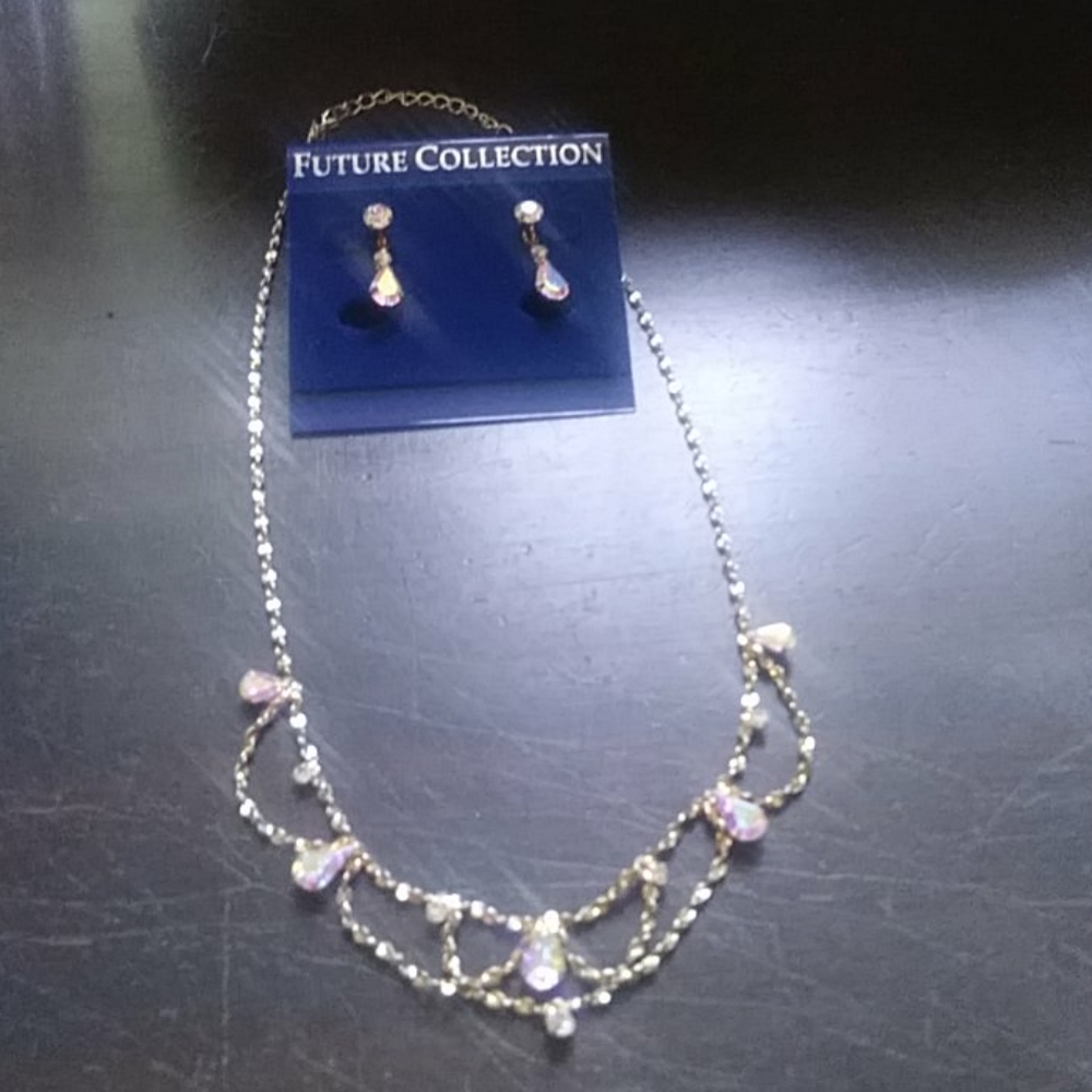 Necklace & Pierced Earring Set